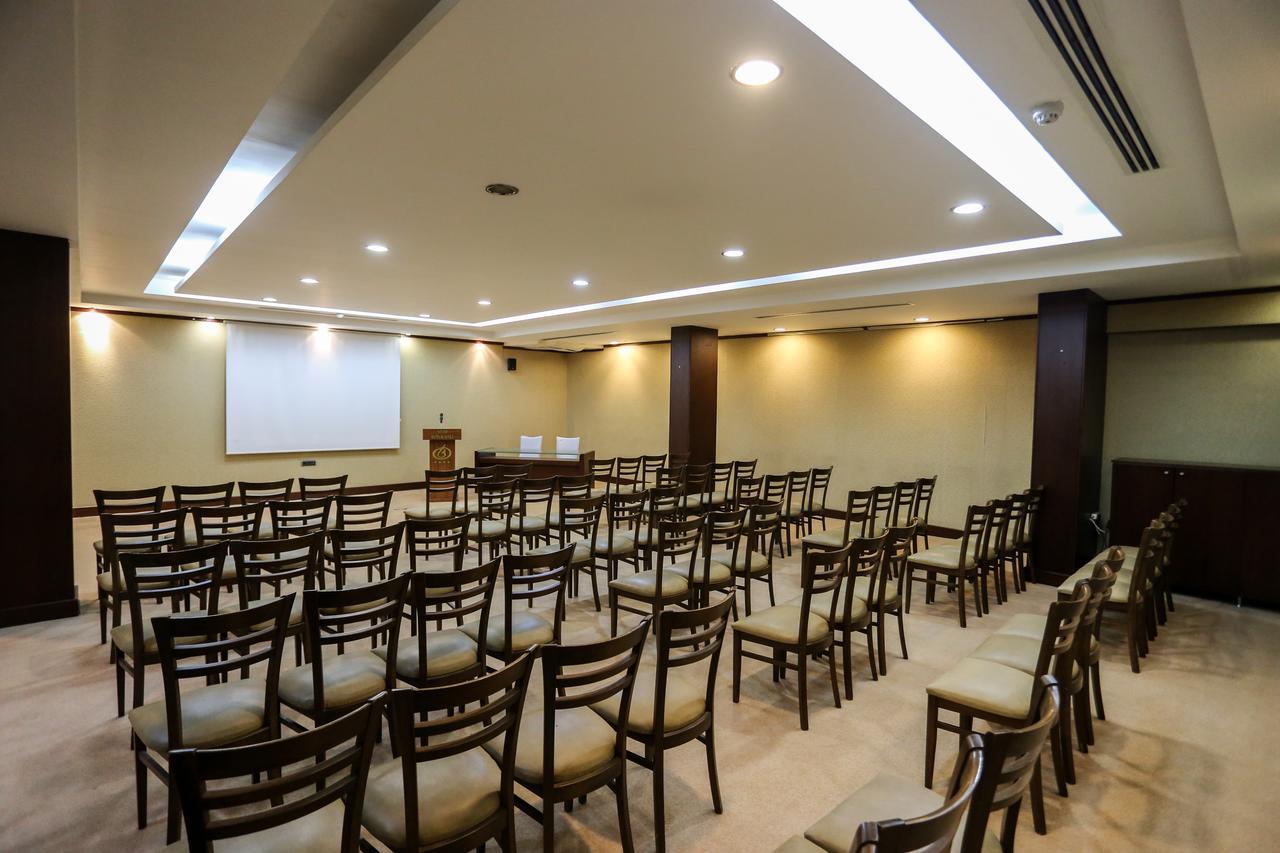 Sivas Bueyuek Hotel Esterno foto