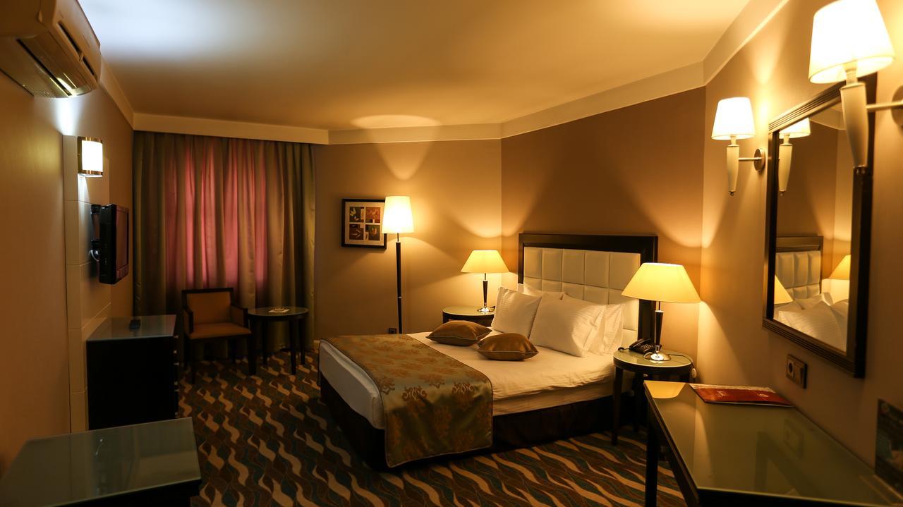 Sivas Bueyuek Hotel Esterno foto