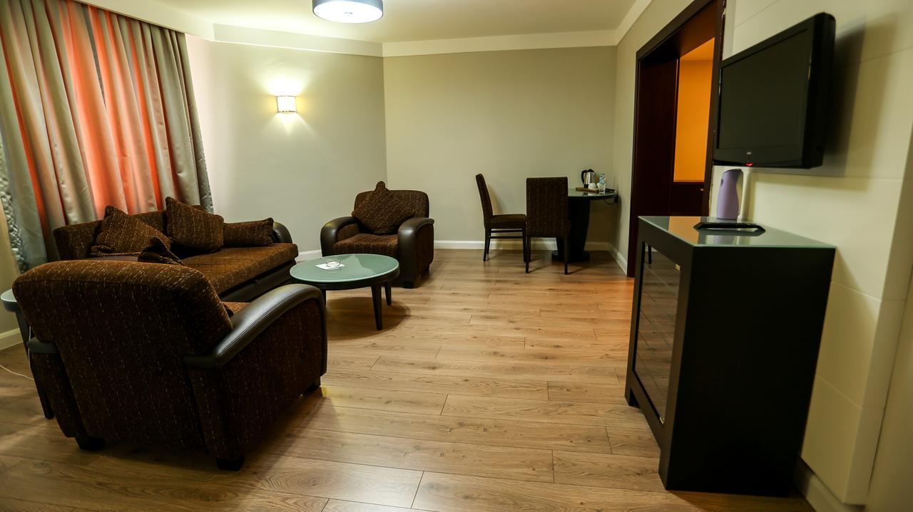 Sivas Bueyuek Hotel Esterno foto
