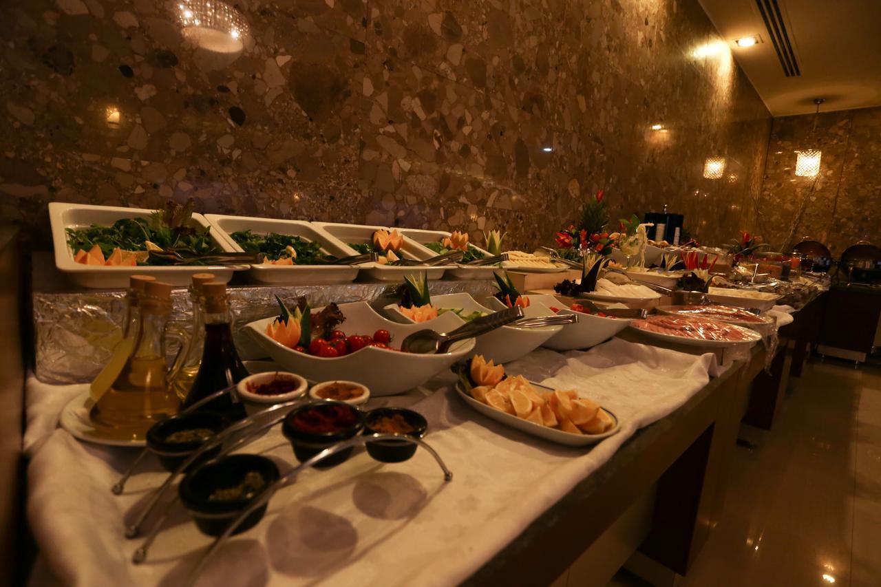 Sivas Bueyuek Hotel Esterno foto